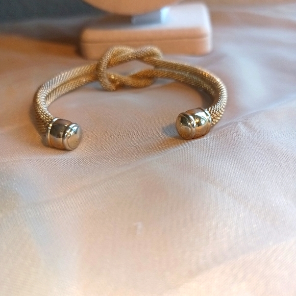 Gold Knot Bracelet - Picture 1 of 2